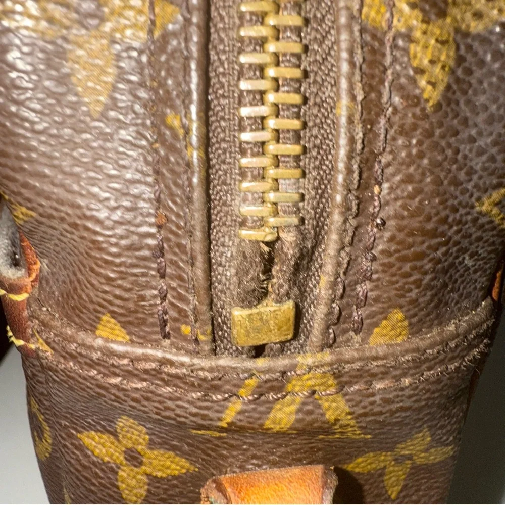 AUTHENTIC Louis Vuitton Trocadero 27 Crossbody Bag - Picture 16 of 16